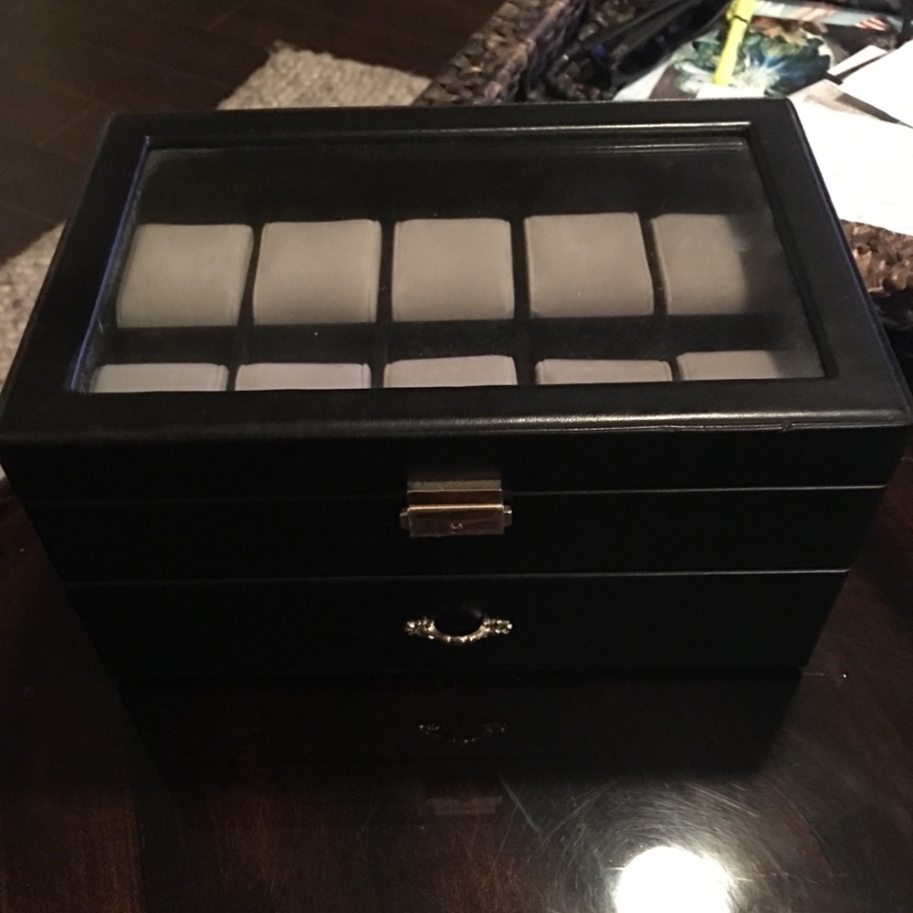 Leather watch case holds 20 watches , No damage